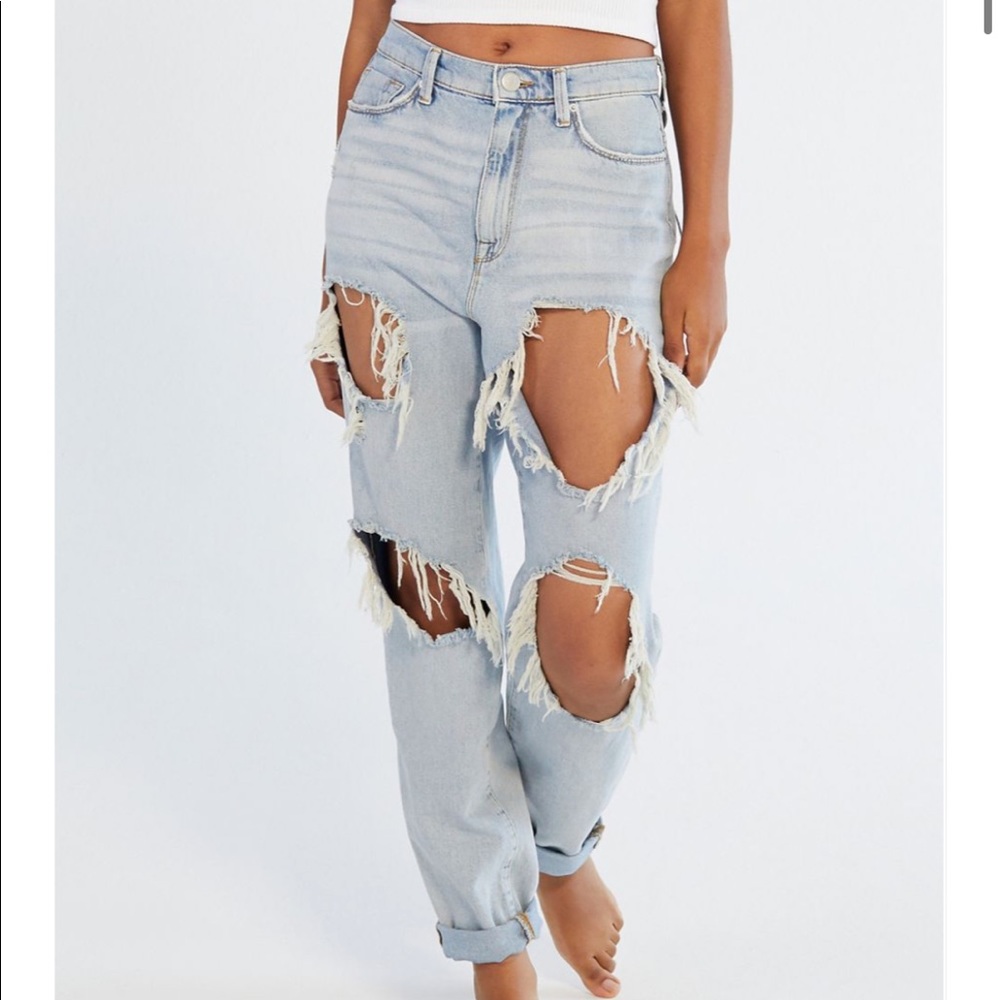 BDG DISTRESSED JEANS